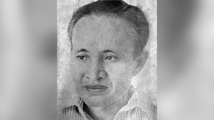 1087517_720 - Mabur.co Black-and-white portrait of a middle-aged man with short hair, wearing a striped collared shirt.
