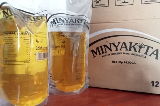 Two transparent pouches of yellow cooking oil labeled MINYAKITA beside a cardboard MINYAKITA box (Indonesian cooking oil).