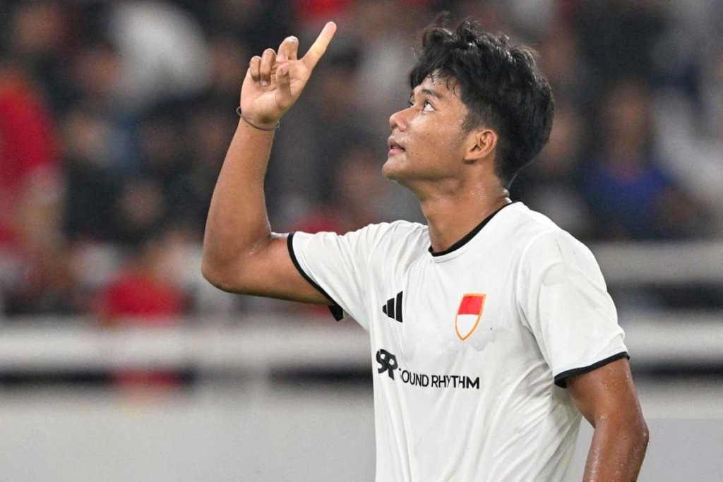 Arkhan Kaka goal vs Aston Villa by ANTARA FIXX - Mabur.co Soccer player in a white jersey points upward with his index finger during a celebration.