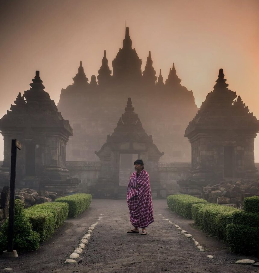 Bbbeeerrrrrr Dingin Inframe -eka_kurniawijaya -Taken Using Haida Filter Sy - Mabur.co Person in a pink plaid wrap stands on a path before an ancient temple with tall, spire-topped towers in mist.