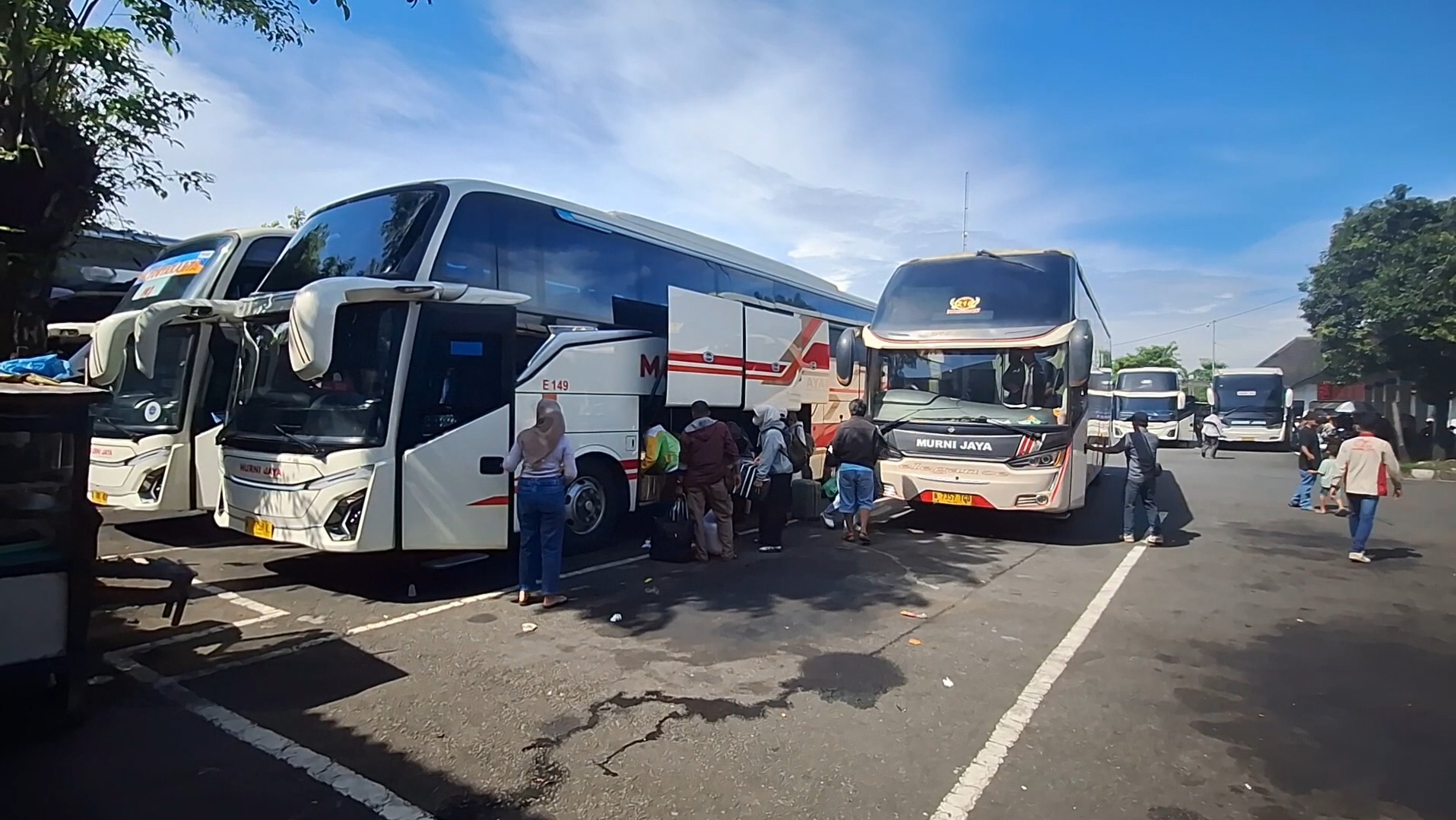Bus 1 - Mabur.co Suasana di Terminal Wates, Kulon Progo. (Foto: Jatmika H Kusmargana