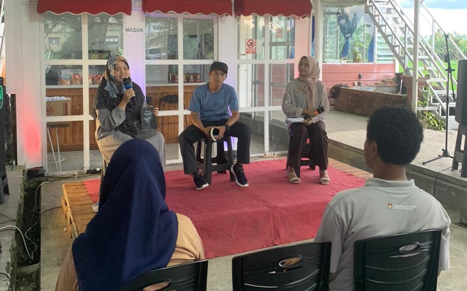 Novel “Mendung yang Singgah di Matamu” Menguak Romansa Laki-laki