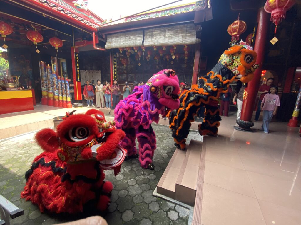 Imlek di Kelenteng, Riuh Tabuhan Musik Pengiring Barongsai