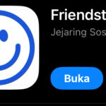 Friendster app listing with a blue smiley icon, the title 'Friendster' and subtitle 'Jejaring Sosial', and a blue 'Buka' button.