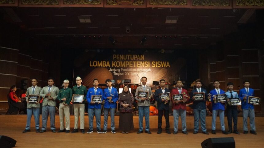 IMG_8306 - Mabur.co Group of students on stage receiving awards at the Lomba Kompetensi Siswa closing ceremony.