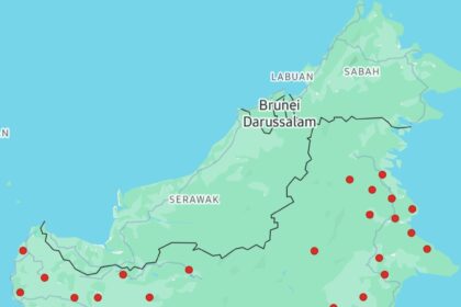 Map of Indonesia with numerous red markers indicating wildfire hotspots across the archipelago; legend mentions estimated fire area and severe fires.