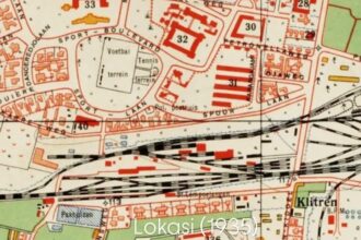 1935 map section showing roads, rail lines crossing a town with 'Lokasi (1935)' label at center-right.