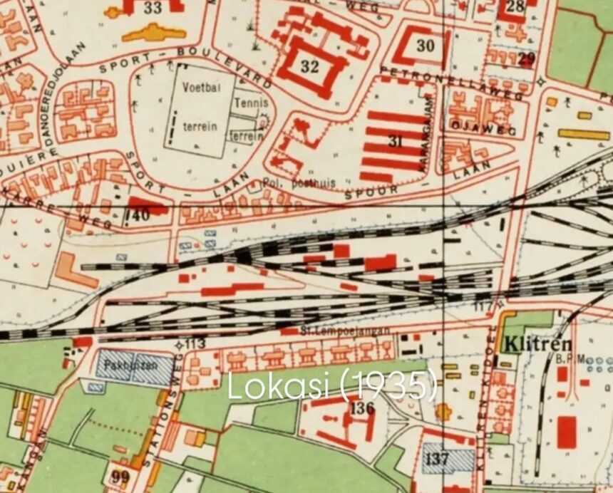 1935 map section showing roads, rail lines crossing a town with 'Lokasi (1935)' label at center-right.