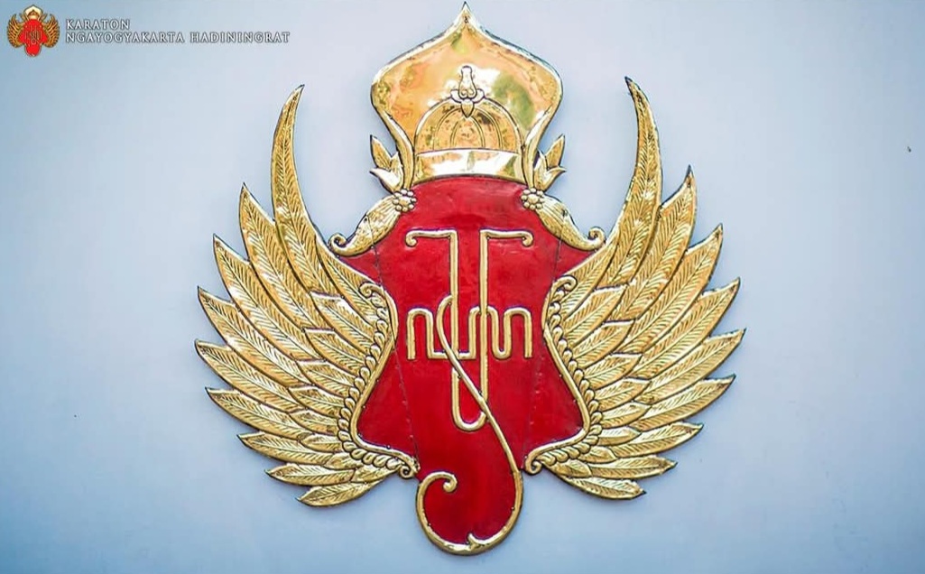 Screenshot_20261007_110250_Facebook - Mabur.co Emerald-blue background with a red shield and gold wings emblem, likely a formal Indonesian insignia