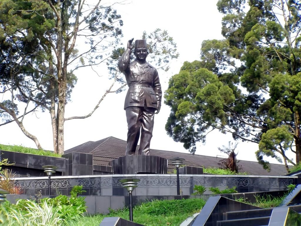 Taman Monumen Bung Hatta di Bukittinggi Sumbar - Mabur.co