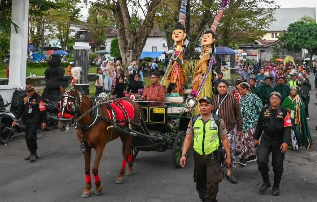 Pabrik Gula Madukismo Kembali Gelar Tradisi Cembengan atau Kirab Tebu Temanten