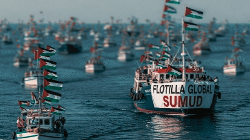https___mediaislamicityorg_wp-content_uploads_2025_10_sumudpng_cfver=1 - Mabur.co A flotilla of boats at sea with Palestinian flags; the lead boat's banner reads 'FLOTILLA GLOBAL SUMUD'.