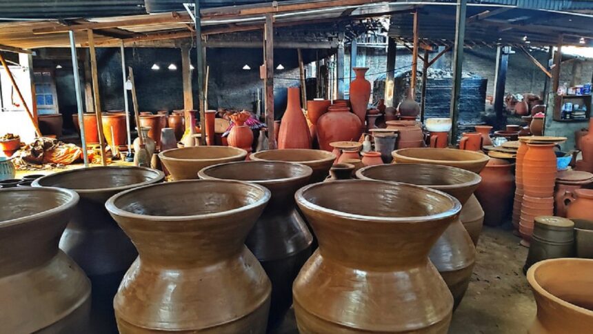 kasongan by tripadvisor 2 - Mabur.co Outdoor pottery yard filled with large and small clay pots under a simple shelter; many unfinished vessels in earthy tones.