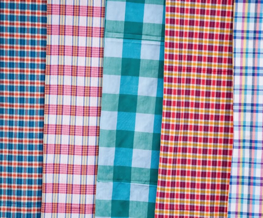 sarung kotak2 by thinkstock FIXX - Mabur.co Six vertical strips of plaid fabric in blue, red, teal, yellow, and purple checks.