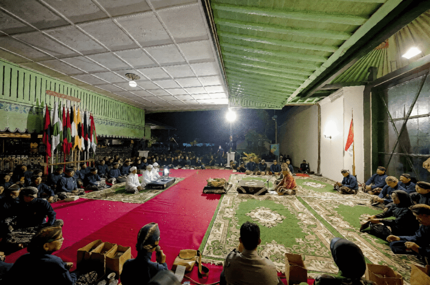 tradisi mubeng beteng by jogjaprov go id-ezremove FIXX - Mabur.co